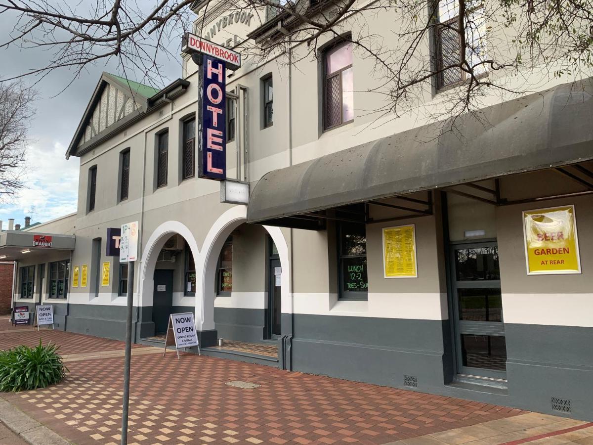 Donnybrook Hotel Wa Dış mekan fotoğraf