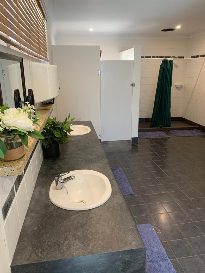Donnybrook Hotel Wa Dış mekan fotoğraf